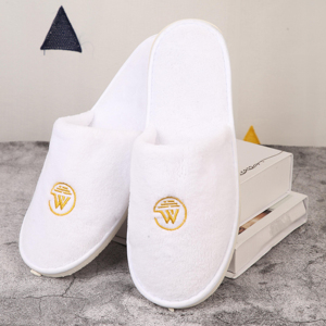 Pantuflas Desechables Portátiles de Alta Calidad, Fabricadas con Tela de Coral Suave, Biodegradables y Ecológicas, con Logotipos Personalizados Bordados - Product Image 2
