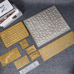 Stampi di Precisione Personalizzati per Stampaggio a Caldo - Piastre in Magnesio, Rame, Zinco e Alluminio per Goffratura su Pelle e Carta - Product Image 1