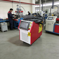 Machine de nettoyage au laser pulsé pour le traitement des surfaces de meubles en bois et l'élimination de la rouille