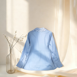 Camicia Oversize di Lusso per Donna in Misto Cotone <span class=keywords><strong>Blu</strong></span> Cielo, Morbida al Tatto, con Colletto Peter Pan in <span class=keywords><strong>Pizzo</strong></span>, Maniche Lunghe e Orlo Curvo - Product Image 2