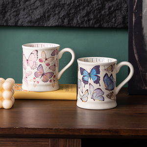 Tasses à café en céramique de luxe, motif floral et papillon, style romance française, 380 ml (12 oz), pour boissons froides, ensemble cadeau pour couple, tasses peintes à la main - Product Image 3