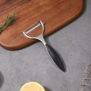 Éplucheur de légumes multifonctionnel en alliage de zinc Éplucheur de pommes de terre et de carottes pour la cuisine - Product Image 3