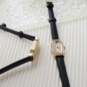 Reloj de Cuarzo Dorado Pequeño para Mujer, Diseño Cuadrado Artístico Retro, Simple y Elegante - Product Image 4