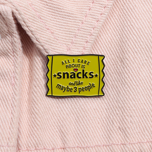 Buongustaio introverso tutto ciò che mi <span class=keywords><strong>interessa</strong></span> è spilla con spilla in smalto per snack divertente proverbio spilla con distintivo per gioielli spilla per amanti del cibo spazzatura - Product Image 2