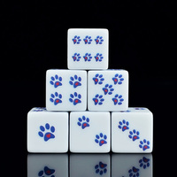 Vente en gros de dés carrés D6 en acrylique personnalisés de 16 mm avec motif d'icône de patte de chien pour les jeux de rôle DND