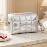Trousse de Toilette Matelassée Argent Métallisé Grande Capacité pour Femme, Sac de Voyage Portable avec Compartiments, Organisateur de Maquillage OEM ODM
