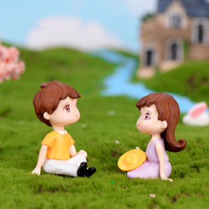 Figurine de couple amoureux (fille et garçon) pour gâteau de mariage, souvenir, porte-clés romantique en résine, artisanat en plastique, décorations de jardin féerique et de maison - Product Image 3