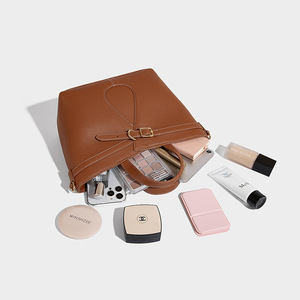 <span class=keywords><strong>Sac</strong></span> à main en cuir PU pour <span class=keywords><strong>femme</strong></span> RZCK 2025 au design classique avec votre propre logo de haute qualité, <span class=keywords><strong>sac</strong></span> fourre-tout vintage élégant de grande capacité - Product Image 4