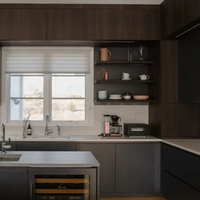 En gros, Meuble de cuisine modulaire en bois massif au design de luxe, avec charnière, glissière de tiroir, robinet d'évier et panier de tiroir pour appartements