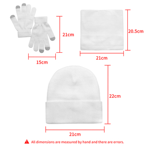 Ensemble 3-en-1 Chaud et Personnalisé : Écharpe, Gants et Bonnet en Tricot Doux pour Hommes et Femmes – Idéal pour l'Hiver et Cadeau Parfait - Product Image 3