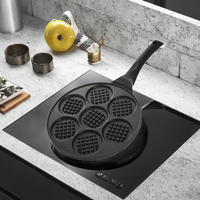 Poêle à gaufres et crêpes antiadhésive à sept trous au design moderne, mini ustensile de cuisine portable pour le petit-déjeuner, les œufs, les omelettes et les mini-fritures