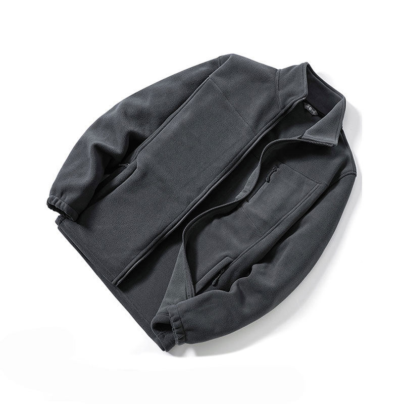 ผู้ชายสีเทาเข้ม