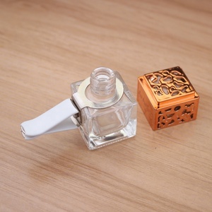 Botol AC Mobil, Klip Besi Outlet Udara Mobil Hitam Putih, Botol Diffuser AC Mobil Cocok untuk Mobil - Product Image 2