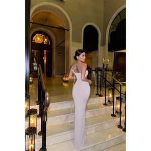 Robe de soirée longue beige en satin à nouer, style robe de bal, avec bretelles spaghetti, taille XL, pour soirée formelle, décorée de roses - Product Image 2