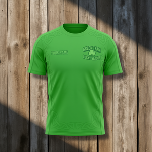 Maglietta Personalizzata per il Giorno di San Patrizio, Verde, Squadra Portafortuna, Nome Personalizzato, T-Shirt Unisex, Design Sportivo Celtico - Product Image 3