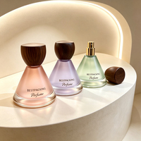 Flacon de parfum en verre transparent de luxe en forme de pyramide, 30 ml, avec logo personnalisé, emballage cosmétique avec bouchon en bois naturel