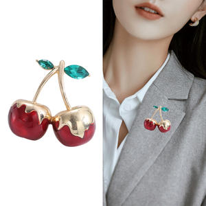 Broche <span class=keywords><strong>de</strong></span> Fruta Exquisito y Versátil con Flor <span class=keywords><strong>de</strong></span> Cereza Roja <span class=keywords><strong>de</strong></span> Aleación con Diamantes Completos y Esmalte, el Más Vendido, Lindo Pin para <span class=keywords><strong>Ropa</strong></span> - Product Image 5
