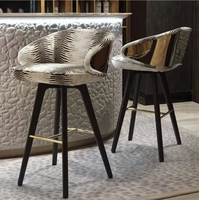 Tabourets de bar contemporains en velours avec dossier doré Base en bois massif pour hôtel Villa maison salle à manger bureau café salon
