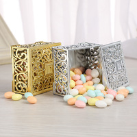 Boîte à bonbons carrée en plastique ajourée de style européen, boîte à dragées de mariage avec couvercle