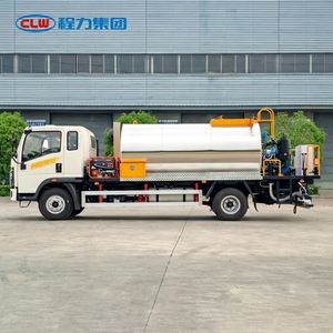 Camión Distribuidor de Asfalto Inteligente HOWO 4x2 de 6000L con Calentamiento por Aceite <span class=keywords><strong>Térmico</strong></span> y Pulverizador de Betún para Mantenimiento de Carreteras Municipales - Product Image 5