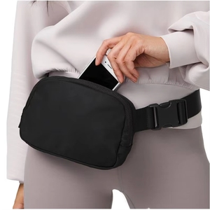 Großhandel Frauen Wasserdichte Nylon Taille Pack Umhängetasche Überall Gürtel Schwarz Frauen Gürtel tasche Custom ized Logo - Product Image 1