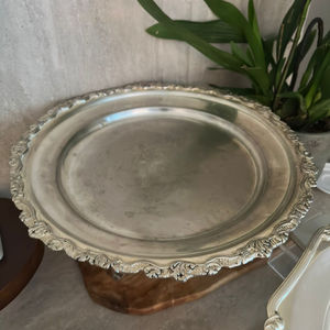 Bandeja Vintage Decorativa con Plato Redondo para Servir, Ideal para Catering, Buffet y Comedor - Product Image 1