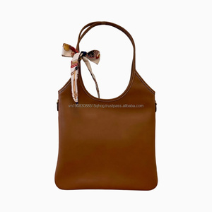 Sacs fourre-tout de marque pour femmes, grande capacité, sac à bandoulière en cuir, sac fourre-tout de luxe en jean pour l'université, Miues Personnalisé - Product Image 6