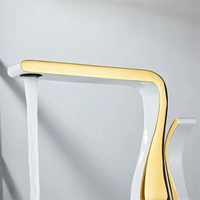 Robinet de lavabo cascade moderne au design unique, monotrou, en laiton massif blanc et or