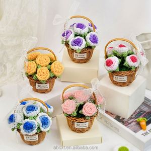Ramo de Rosas Artificiales Tejidas a Mano, Flor de Ganchillo, Cesta de Flores Hecha a Mano, Planta en Maceta - Product Image 1