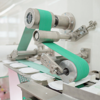 Machine de fabrication de serviettes hygiéniques jetables pour femmes