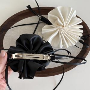 Pasador de Pelo Plisado de Satén de Alta Calidad, Nuevo Diseño Coreano, Adorno Floral para el Cabello para Niñas - Product Image 3