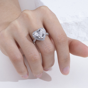 Bague et pendentif de luxe pour femme en diamant synthétique de laboratoire taille cœur certifié IGI, en platine PT950, modèle MSR-2049 - Product Image 4