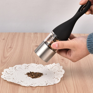 Molinillo de Especias Manual de Acero Inoxidable con Recipiente Transparente para Uso Doméstico - Product Image 4