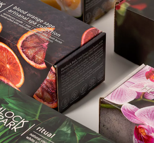 Boîte en carton ondulé <span class=keywords><strong>rose</strong></span> avec revêtement UV et doublure en mousse, emballage personnalisé pour vêtements, boîte à courrier, boîte cadeau - Product Image 6