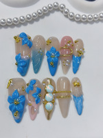 Faux ongles en acrylique à presser faits à la main, motif fleur bleue 3D, forme amande, dégradé bleu nude, décorés de chaîne dorée, perles et métal
