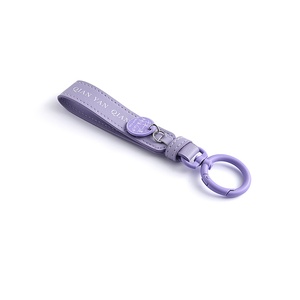 Porte-clés en cuir PU personnalisé avec logo, breloque en plastique violet, best-seller - Product Image 4