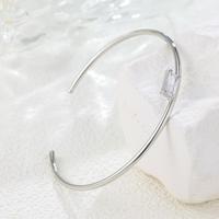 Bracelet jonc minimaliste en acier inoxydable plaqué or 18 carats PVD avec zircone rectangulaire pour femme, idéal pour les fêtes et les cadeaux