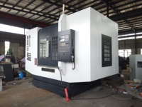 Centre d'usinage vertical CNC industriel BT50 GSK VMC1370, haute rigidité, fraiseuse simple pour la production de pièces en métaux lourds