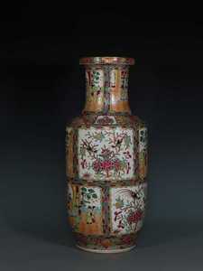 Jarrones de Porcelana China Antigua Canton Rose (Famille Rose) con Figuras de Riqueza y Pájaros Entre un Patrón Floral SLD26012 - Product Image 5