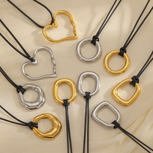 Collar con Colgante de Corazón en Forma de O de Acero Inoxidable, Unisex, Cadena Larga de Cuerda Encerada, Joyería de Moda, Diseño Geométrico Irregular - Product Image 1