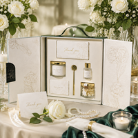 Boîte cadeau rigide à double porte magnétique personnalisée avec poignée, estampage à chaud or et pelliculage mat pour emballage de bonbons de mariage