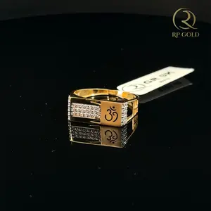 Bague élégante en or avec symbole Om et pierres scintillantes, conçue pour les hommes, bijou spirituel élégant parfait pour un usage quotidien. - Product Image 1