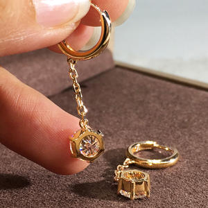 Daline Orecchini pendenti in oro con cristalli rotondi con montatura a griffe, gioielli di moda da donna, stile classico E1216 - Product Image 5