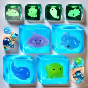 Cubo Blandito de TPR de 5.5cm con Forma de Criatura Marina que Brilla en la Oscuridad, Juguete Sensorial Antiestrés de Maltosa para Niños, Juego Educativo - Product Image 2