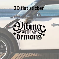 Autocollant de fenêtre de voiture « Gothic Vibing With My Demons », motif chauve-souris et étoile, lettres en vinyle, autocollant décoratif imperméable pour véhicule
