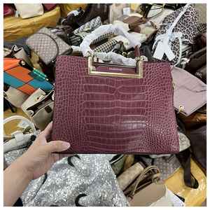 Sacs de mode mixtes pour femmes 2026, lots en gros d'articles de seconde main, sacs fourre-tout pour femmes en stock - Product Image 3