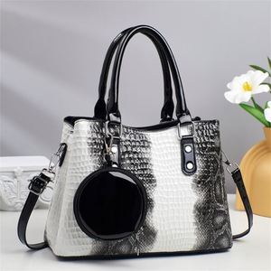 ชุดกระเป๋าถือลายหนังงูแฟชั่น 2 ชิ้น สำหรับผู้หญิง ทำจากหนัง PU - Product Image 1