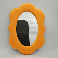 Nouveau miroir de maquillage de bureau pour dortoir étudiant en Chine, en velours Teddy, design moderne et simple, forme extraterrestre, plusieurs styles disponibles