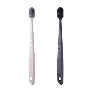Squisito - Juego de 2 cepillos de dientes de cerdas suaves, ultra suaves, manuales, en blanco y negro - Product Image 5