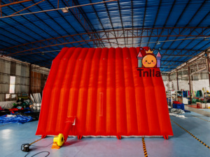 Castillo Inflable Deportivo con Entrada y Ventilador Rojo, Material de PVC Gigante, Tamaño Personalizado, para Eventos, Presentaciones de Equipos, Promoción Empresarial - Product Image 3